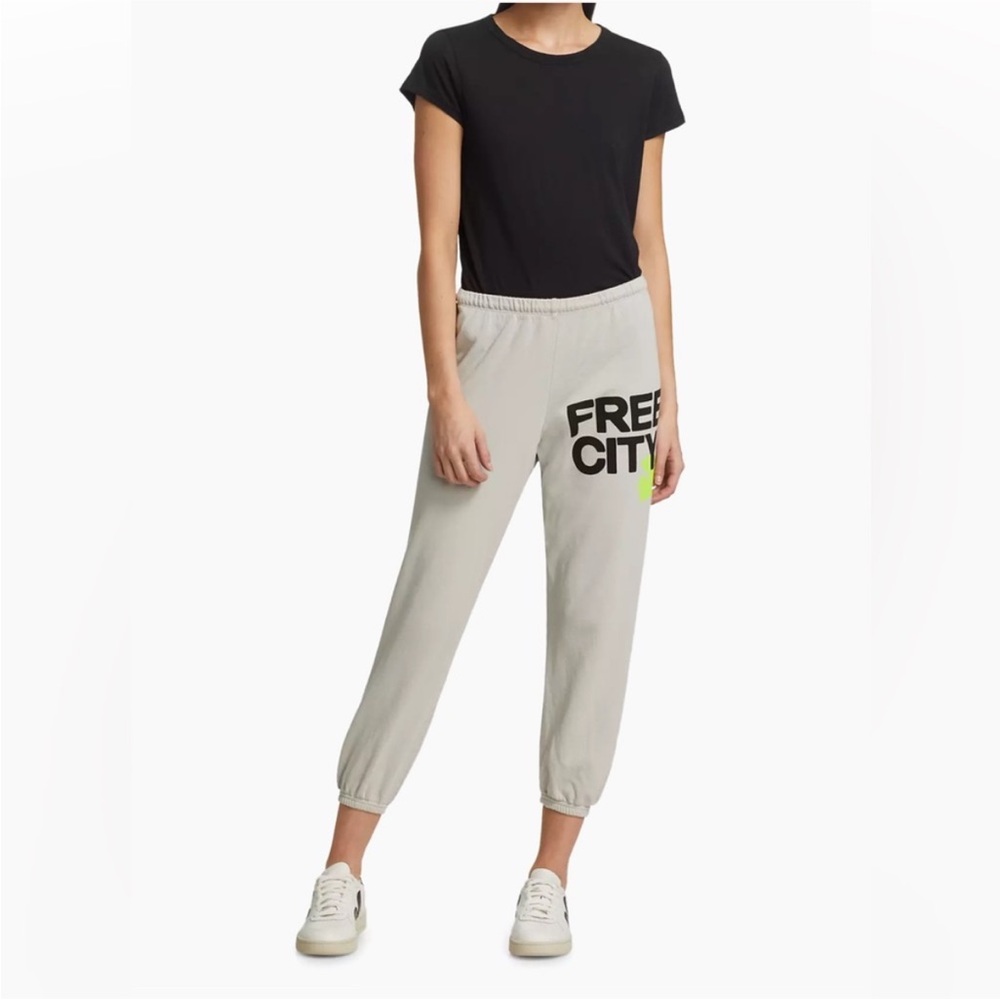 Freecity Women's sweatpants in Stardust
